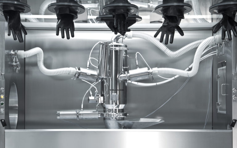 PPC Pharma-Vakuumförderer installiert in einem Isolator