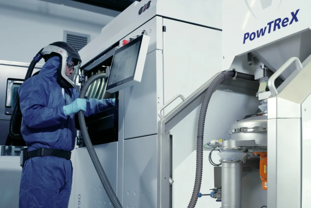 Handmatig uitpakken na 3D printen: afzuigen in een PowTReX voor het verwerken van het gebruikte poeder