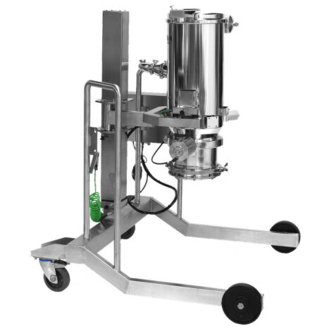 Mobiele hefkolom met pneumatische hoogteverstelling. Via een scharnier kan de arm naar rechts worden gedraaid. Vacuümtransport uit de PPC-serie met schijfklep bij de productafvoer. De afbeelding toont het vacuümtransport in de laagste stand (transportstand).