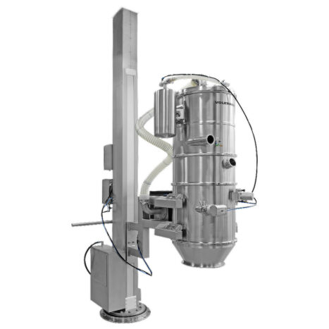 Zwenkbare hefkolom met elektrische hoogteverstelling. In de vorkhouder van de giek is een vacuümtransport van het type VS geïnstalleerd. Om de totale hoogte te verminderen, is de Multijector-vacuümpomp gescheiden en aan de giekarmen bevestigd.